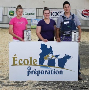 École de Préparation winners, from left to right: Lydia Auger (3rd), Julie McFarlane (Winner), Francis Blanchette (2nd). Photo credit: Holstein Quebec. 